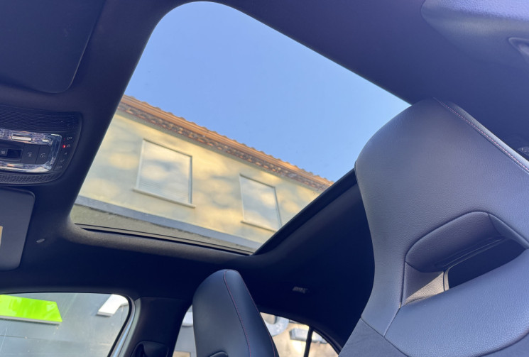 Mercedes Classe A 180  AMG Line 136 ch 7G-DCT / Toit ouvrant / Carplay / Lumiere / Pack Sport Black
