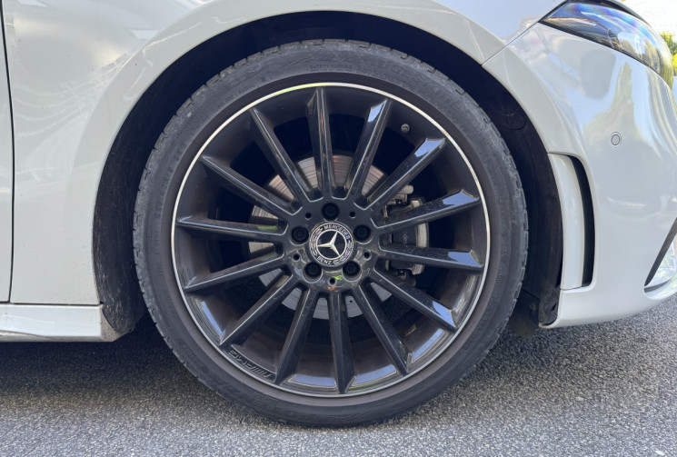 Mercedes Classe A 180  AMG Line 136 ch 7G-DCT / Toit ouvrant / Carplay / Lumiere / Pack Sport Black