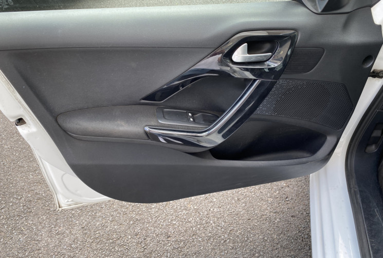 Peugeot 208 1.6 Blue HDi 75 cv 2 Places
