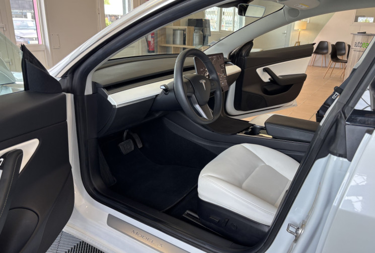 Tesla Model 3 STANDARD RANGE PLUS 325 / 1ERE MAIN
