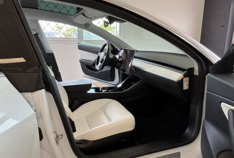 Tesla Model 3 STANDARD RANGE PLUS 325 / 1ERE MAIN