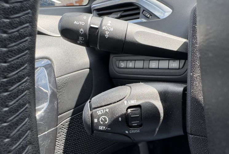 Peugeot 208 1.6 VTI 120 cv Allure * Chaine de Distribution * Bluetooth *  Radar * Clim Auto Bi-zone