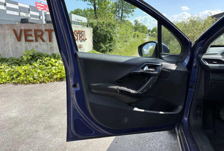 Peugeot 208 1.6 VTI 120 cv Allure * Chaine de Distribution * Bluetooth *  Radar * Clim Auto Bi-zone
