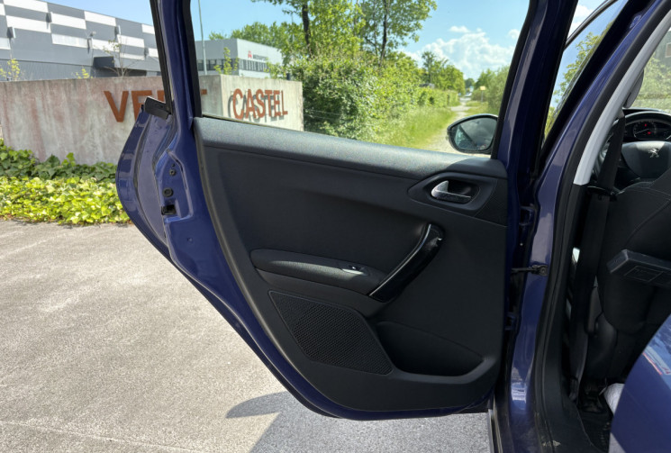 Peugeot 208 1.6 VTI 120 cv Allure * Chaine de Distribution * Bluetooth *  Radar * Clim Auto Bi-zone