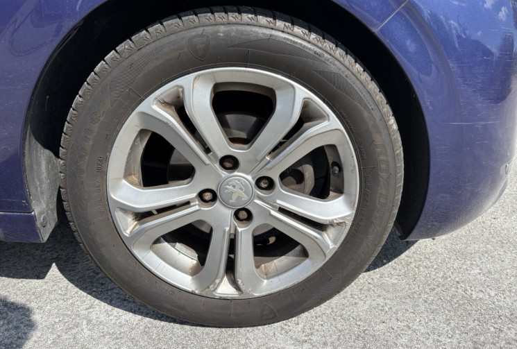 Peugeot 208 1.6 VTI 120 cv Allure * Chaine de Distribution * Bluetooth *  Radar * Clim Auto Bi-zone
