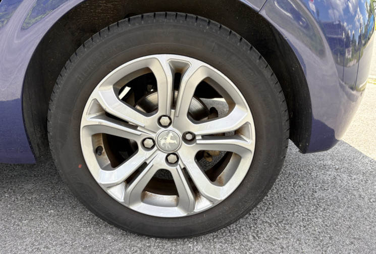 Peugeot 208 1.6 VTI 120 cv Allure * Chaine de Distribution * Bluetooth *  Radar * Clim Auto Bi-zone