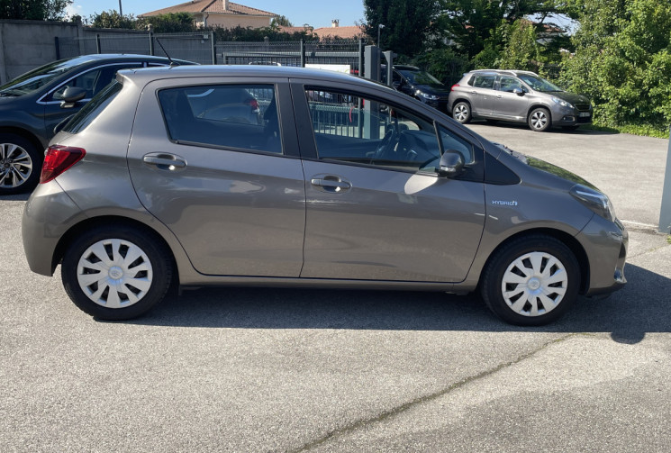 Toyota Yaris 1.5 / 75 CH / DYNAMIC BUSINESS / BOITE AUTO
