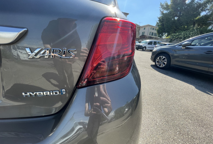 Toyota Yaris 1.5 / 75 CH / DYNAMIC BUSINESS / BOITE AUTO