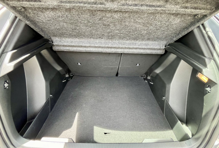 Peugeot 2008 II Phase 2 1.2 THP Puretech 12V S&S 100 cv Allure // Premiere main // Peu kilométré 