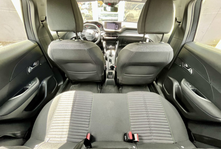 Peugeot 2008 II Phase 2 1.2 THP Puretech 12V S&S 100 cv Allure // Premiere main // Peu kilométré 