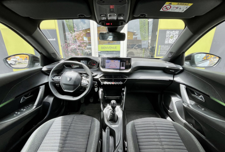 Peugeot 2008 II Phase 2 1.2 THP Puretech 12V S&S 100 cv Allure // Premiere main // Peu kilométré 