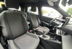 Peugeot 2008 II Phase 2 1.2 THP Puretech 12V S&S 100 cv Allure // Premiere main // Peu kilométré 