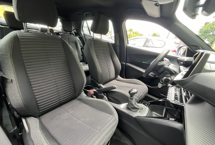 Peugeot 2008 II Phase 2 1.2 THP Puretech 12V S&S 100 cv Allure // Premiere main // Peu kilométré 