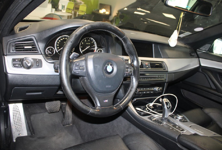 BMW Série 5 550 i x-drive 4.4 V8 pack M SPORT  TOIT OUVRANT POT AKRA 