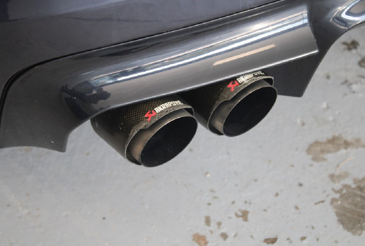BMW Série 5 550 i x-drive 4.4 V8 pack M SPORT  TOIT OUVRANT POT AKRA 
