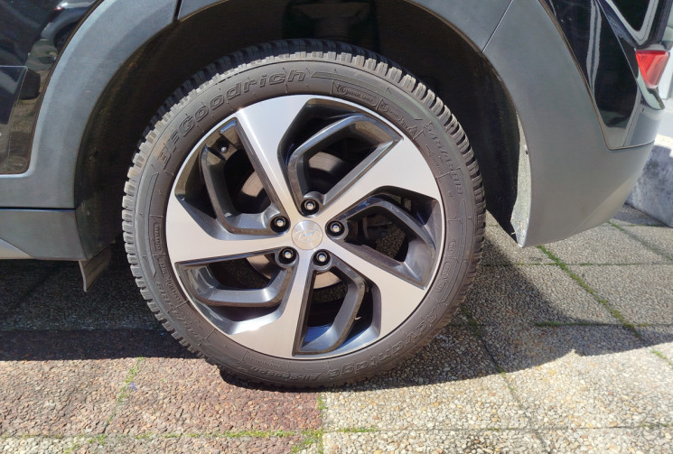 Hyundai Tucson III 2.0 CRDi 16V 2WD 136 cv / EXECUTIVE / SUIVI HYUNDAI