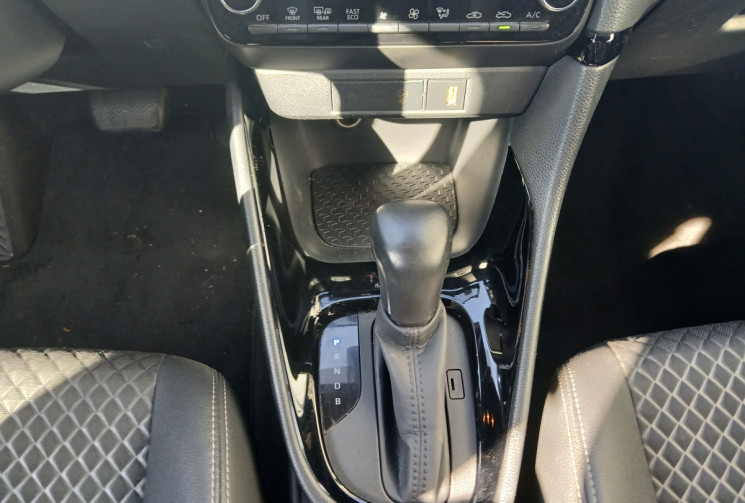 Toyota Yaris  Fab France 1.5 VVTI 12V 116 HSD Hybrid E-CVT COLLECTION