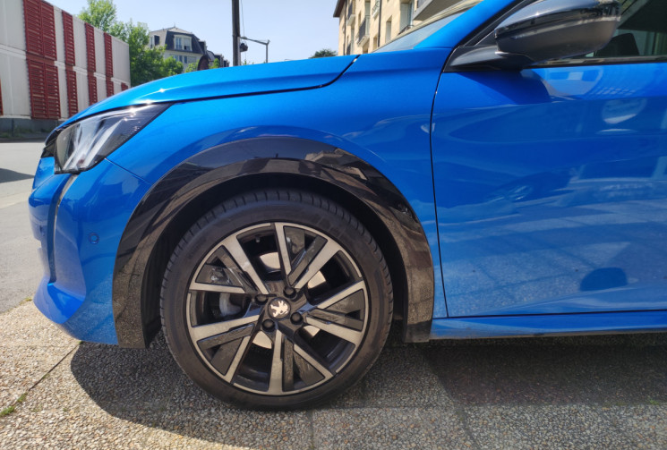 Peugeot 208 II / 1.2 / 130 CV GT PACK / TVA Récupérable  