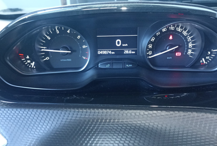 Peugeot 208 1.2 PURETECH ALLURE 82CH DISTRIBUTION NEUVE