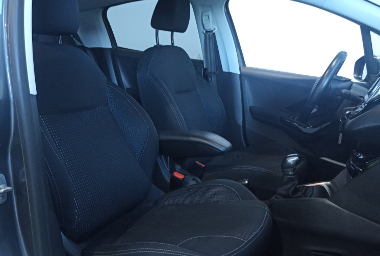 Peugeot 208 1.2 PURETECH ALLURE 82CH DISTRIBUTION NEUVE