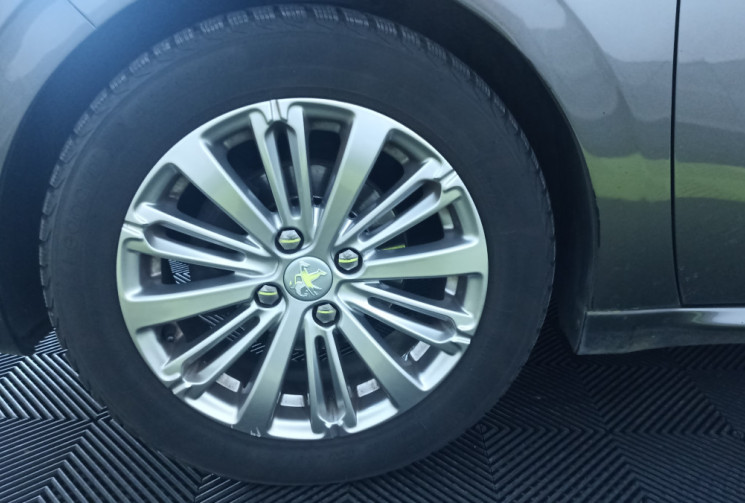 Peugeot 208 1.2 PURETECH ALLURE 82CH DISTRIBUTION NEUVE