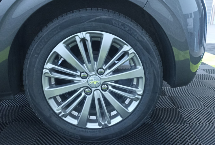 Peugeot 208 1.2 PURETECH ALLURE 82CH DISTRIBUTION NEUVE