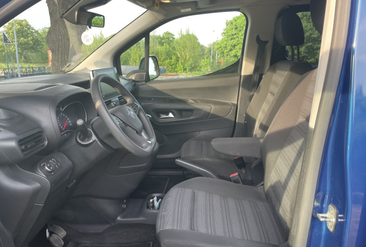 Opel COMBO LIFE XL VERSION 7 PLACES S&S 110 / ENTRETIEN OPEL + ATTELAGE