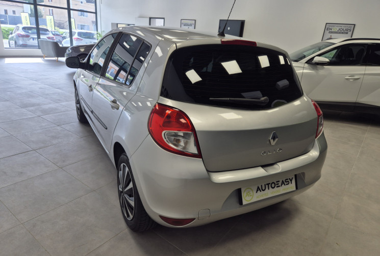 Renault Clio III 5 Portes Phase 2 1.5 dCi 70 cv Dynamique