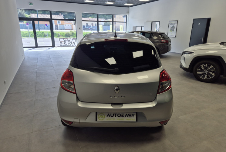 Renault Clio III 5 Portes Phase 2 1.5 dCi 70 cv Dynamique