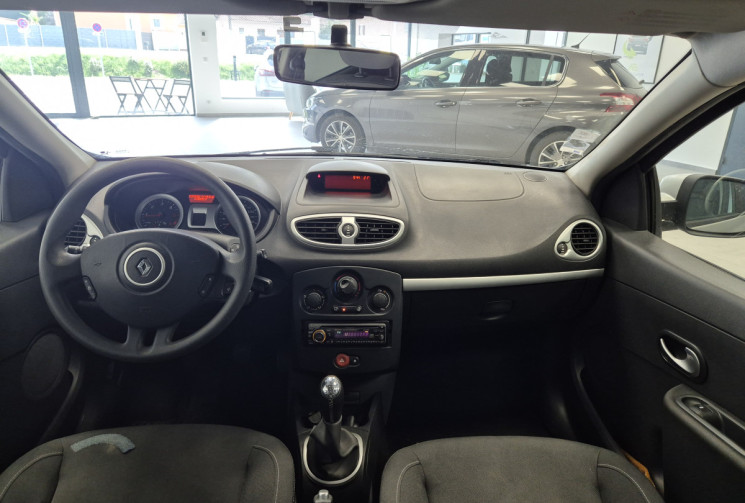 Renault Clio III 5 Portes Phase 2 1.5 dCi 70 cv Dynamique