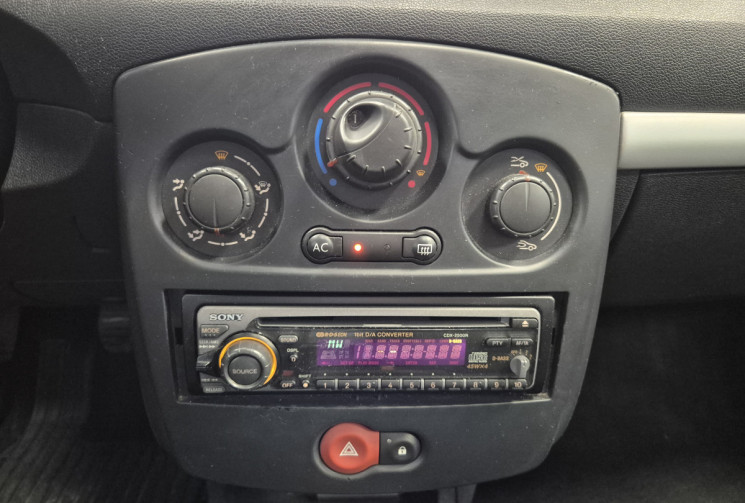 Renault Clio III 5 Portes Phase 2 1.5 dCi 70 cv Dynamique