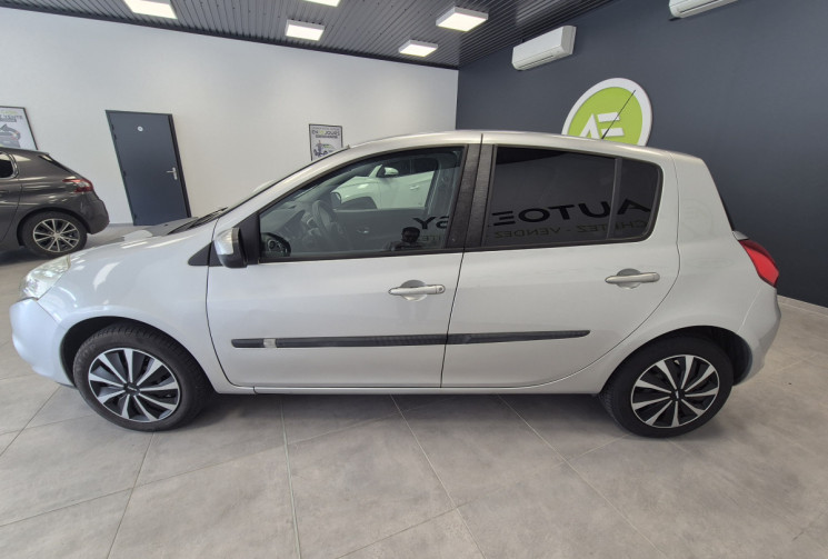 Renault Clio III 5 Portes Phase 2 1.5 dCi 70 cv Dynamique