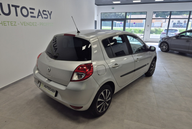 Renault Clio III 5 Portes Phase 2 1.5 dCi 70 cv Dynamique