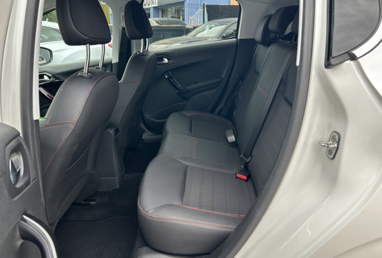 Peugeot 208 (2) 1.2 PURETECH 110 Ch S&S GT LINE * DISTRIBUTION NEUVE PEUGEOT * CAMERA * CARPLAY