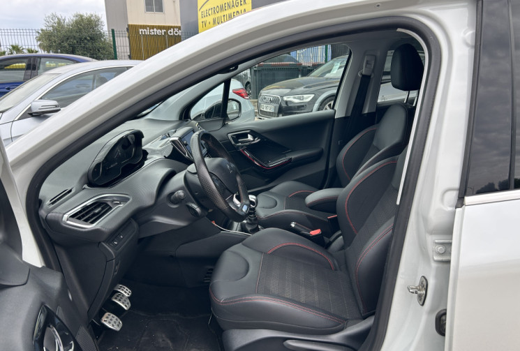 Peugeot 208 (2) 1.2 PURETECH 110 Ch S&S GT LINE * DISTRIBUTION NEUVE PEUGEOT * CAMERA * CARPLAY