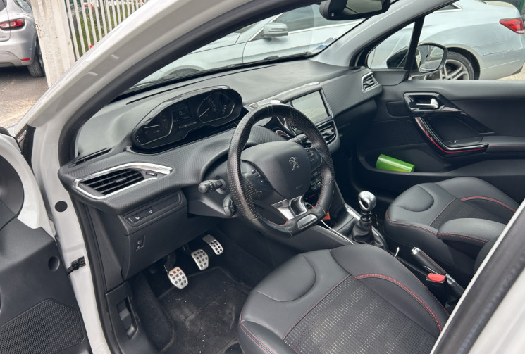Peugeot 208 (2) 1.2 PURETECH 110 Ch S&S GT LINE * DISTRIBUTION NEUVE PEUGEOT * CAMERA * CARPLAY