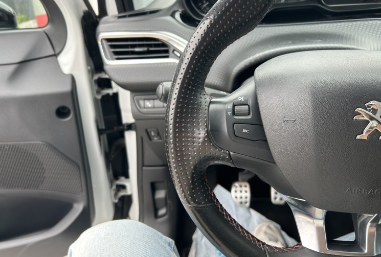 Peugeot 208 (2) 1.2 PURETECH 110 Ch S&S GT LINE * DISTRIBUTION NEUVE PEUGEOT * CAMERA * CARPLAY