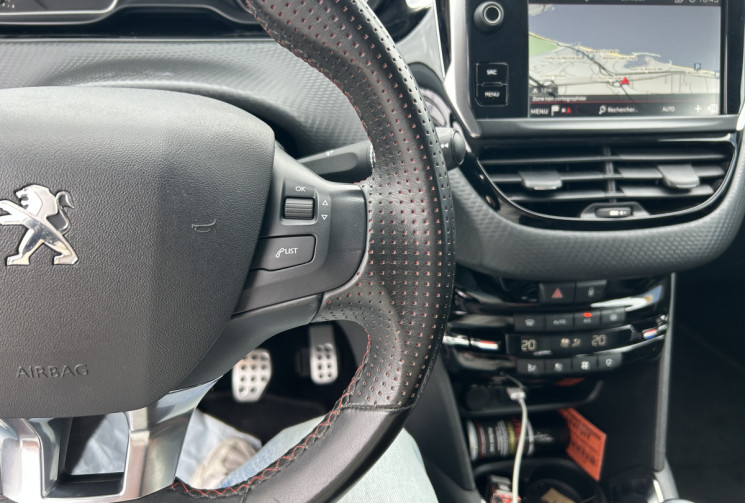Peugeot 208 (2) 1.2 PURETECH 110 Ch S&S GT LINE * DISTRIBUTION NEUVE PEUGEOT * CAMERA * CARPLAY