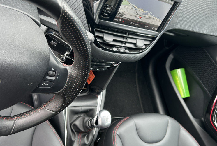 Peugeot 208 (2) 1.2 PURETECH 110 Ch S&S GT LINE * DISTRIBUTION NEUVE PEUGEOT * CAMERA * CARPLAY