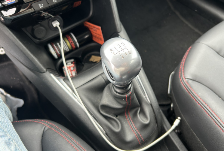 Peugeot 208 (2) 1.2 PURETECH 110 Ch S&S GT LINE * DISTRIBUTION NEUVE PEUGEOT * CAMERA * CARPLAY