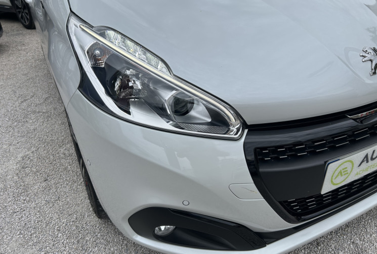 Peugeot 208 (2) 1.2 PURETECH 110 Ch S&S GT LINE * DISTRIBUTION NEUVE PEUGEOT * CAMERA * CARPLAY