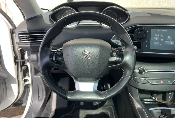 Peugeot 308 II (T9) 1.6 e-HDi S&S 115CH FÉLINE