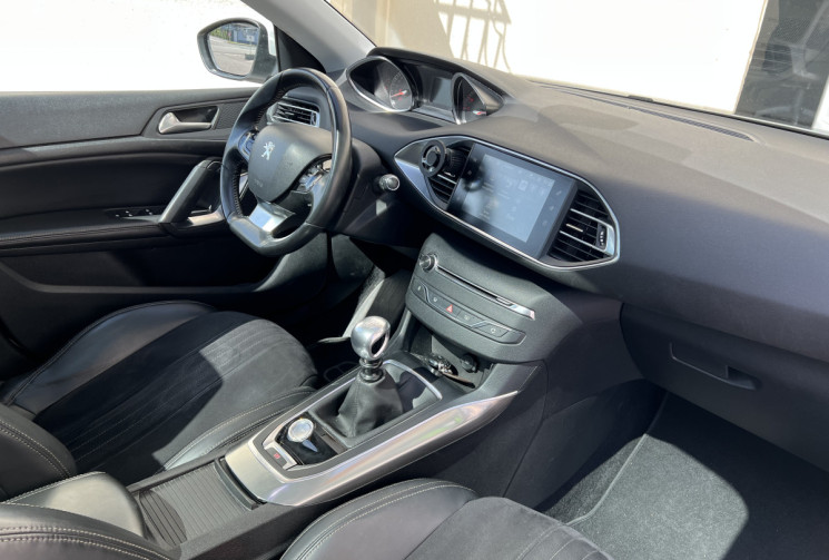 Peugeot 308 II (T9) 1.6 e-HDi S&S 115CH FÉLINE
