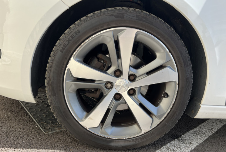 Peugeot 308 II (T9) 1.6 e-HDi S&S 115CH FÉLINE