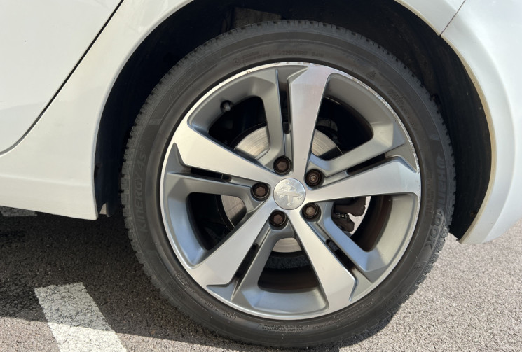 Peugeot 308 II (T9) 1.6 e-HDi S&S 115CH FÉLINE