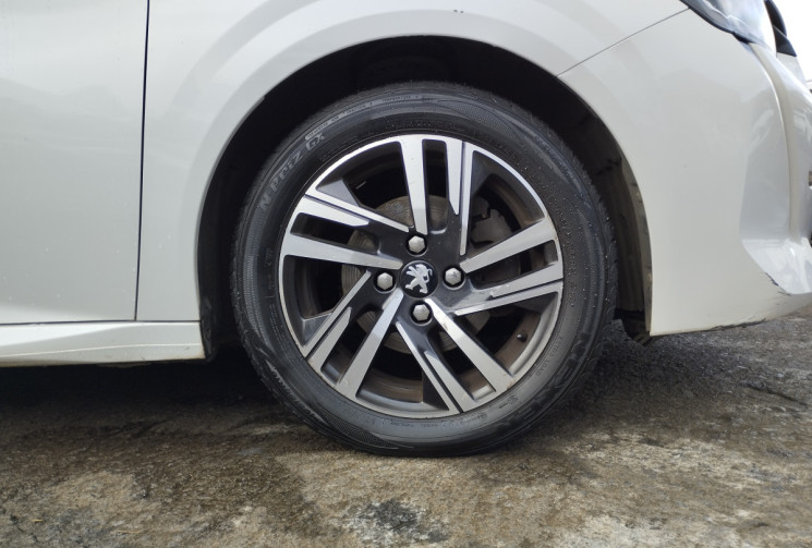 Peugeot 208 1.2 THP 100 ALLURE BVA