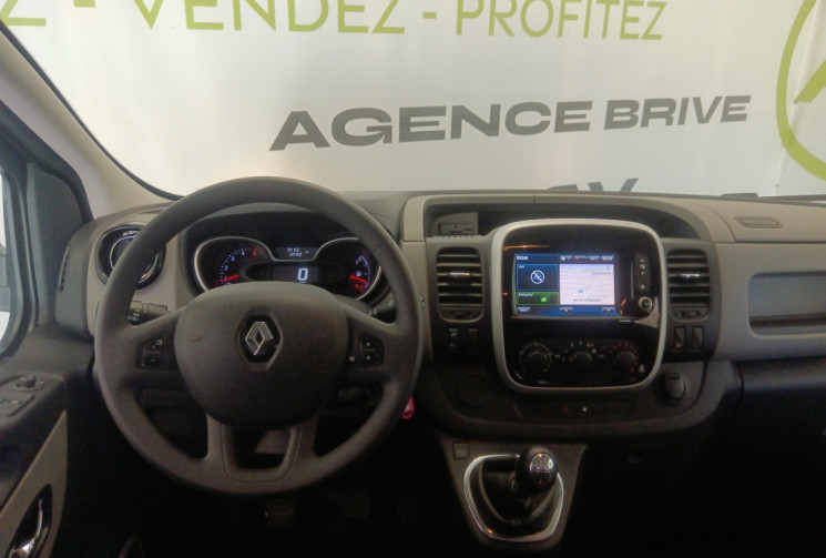 Renault Trafic 4 PORTES 1.6 dCi 120cv / MOTEUR CHAINE / 6 PLACES / ENTRETIEN COMPLET / GARANTIE 6M