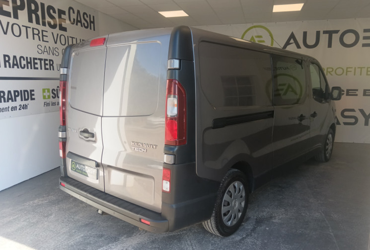 Renault Trafic 4 PORTES 1.6 dCi 120cv / MOTEUR CHAINE / 6 PLACES / ENTRETIEN COMPLET / GARANTIE 6M