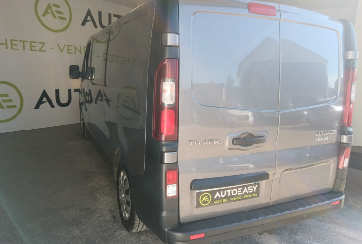 Renault Trafic 4 PORTES 1.6 dCi 120cv / MOTEUR CHAINE / 6 PLACES / ENTRETIEN COMPLET / GARANTIE 6M