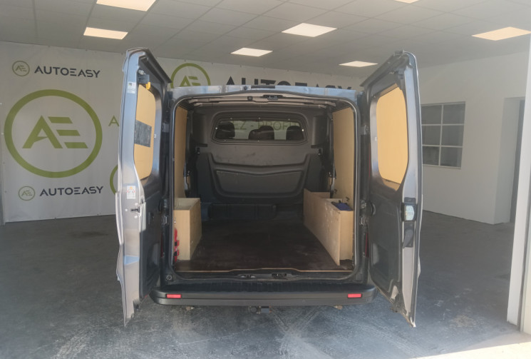 Renault Trafic 4 PORTES 1.6 dCi 120cv / MOTEUR CHAINE / 6 PLACES / ENTRETIEN COMPLET / GARANTIE 6M